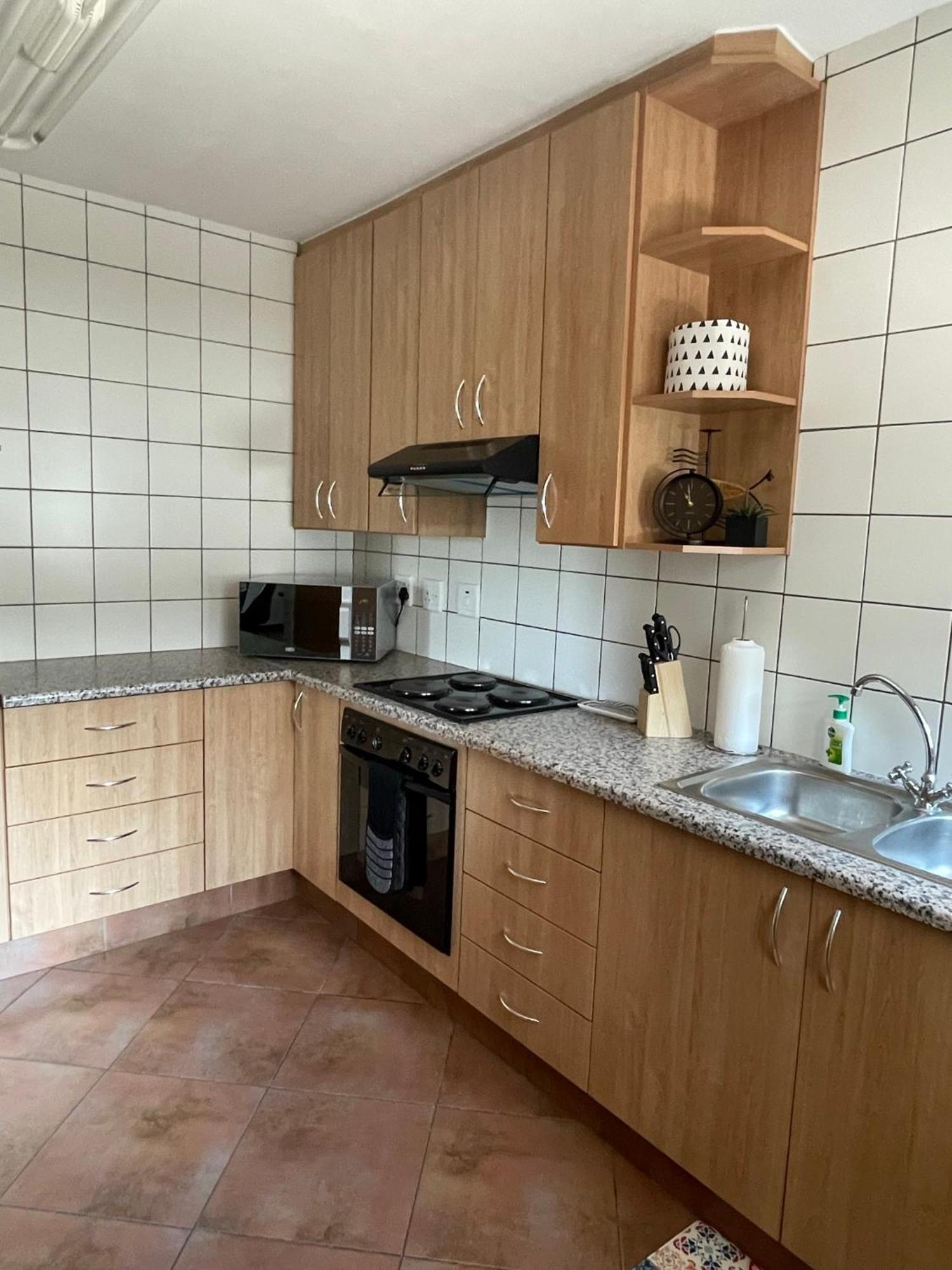 City Comfort Self Catering Βίντχουκ Εξωτερικό φωτογραφία